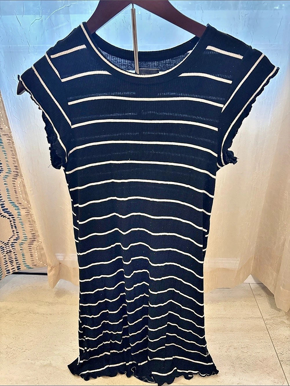 Billabong Striped Short Sleeve Top in Black & White Size Small